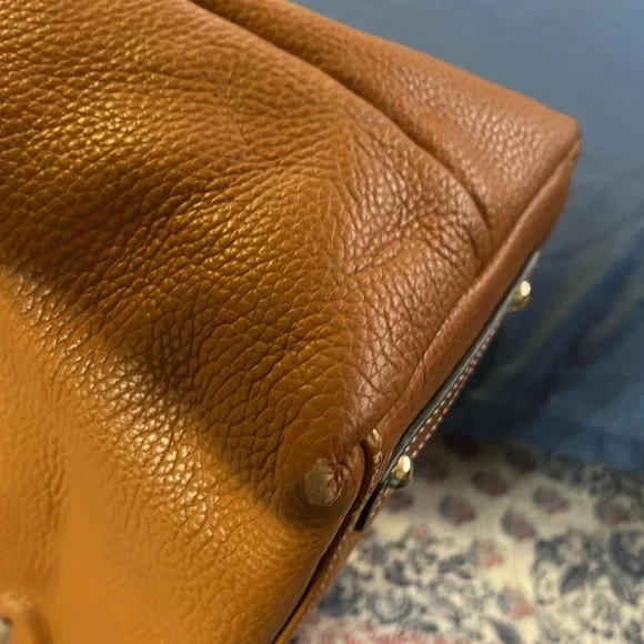 Dooney & Bourke large pebble grain leather purse with crossbody strap - Picture 3 of 8